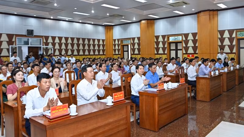 Các đại biểu tham dự hội nghị.