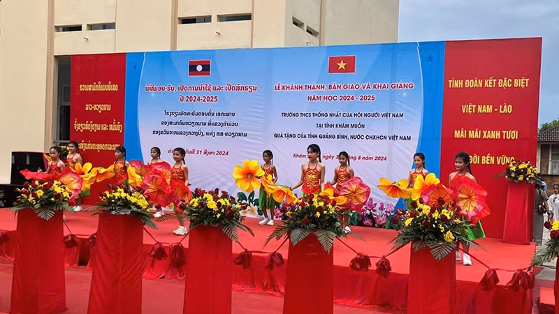 Một tiết mục văn nghệ của các em học sinh nhà trường. (ẢNH: HẢI TIẾN) Một tiết mục văn nghệ của các em học sinh nhà trường. (ẢNH: HẢI TIẾN)
