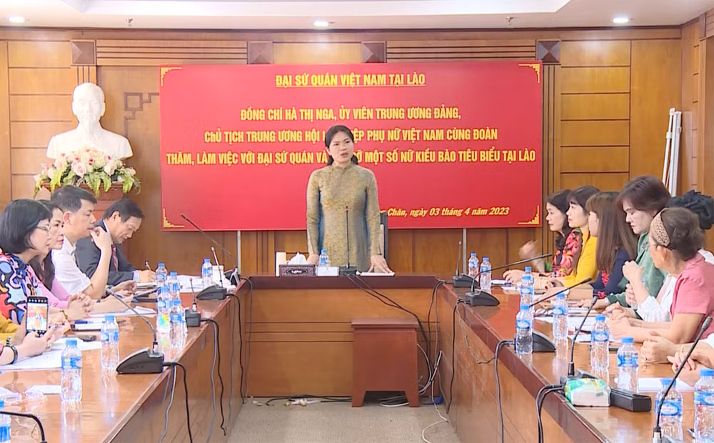 Chủ tịch Hội Liên hiệp Phụ nữ Việt Nam Hà Thị Nga phát biểu tại buổi gặp gỡ nữ kiều bào. Ảnh: Trịnh Dũng