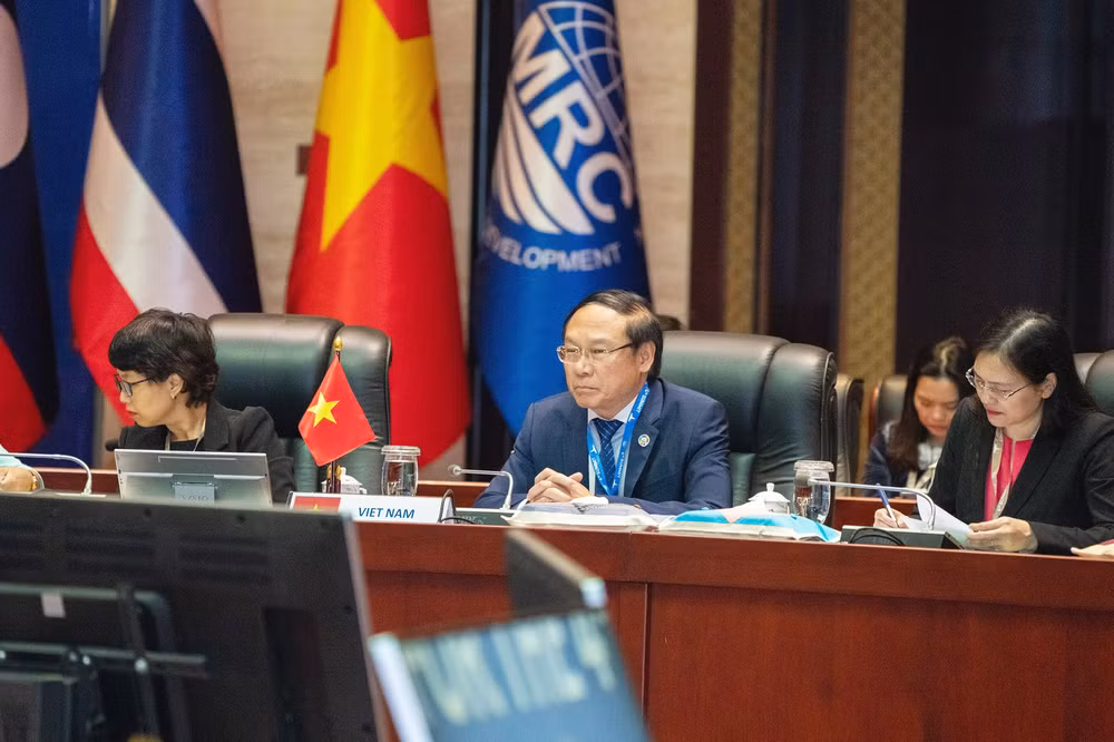 Thứ trưởng Tài nguyên và Môi trường Lê Công Thành dẫn đầu đoàn Việt Nam tham dự Hội nghị. (Ảnh: Trịnh Dũng) Thứ trưởng Tài nguyên và Môi trường Lê Công Thành dẫn đầu đoàn Việt Nam tham dự Hội nghị. (Ảnh: Trịnh Dũng)
