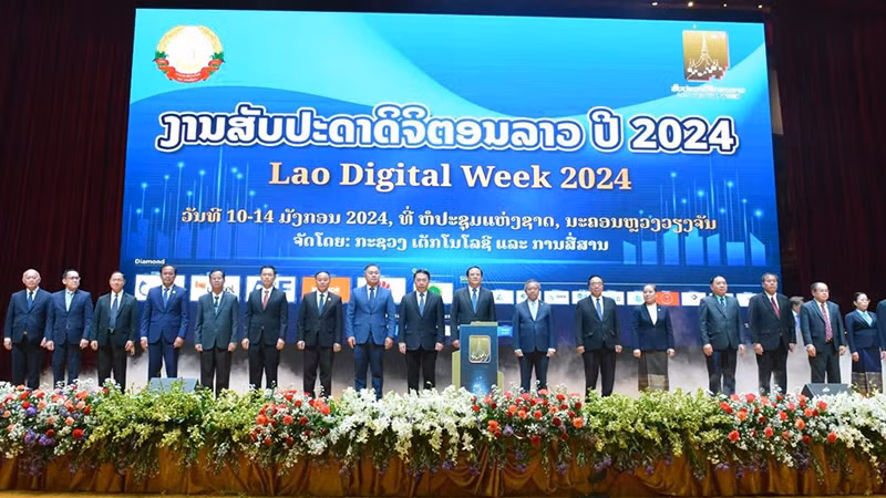 Các đại biểu tại sự kiện. (Ảnh: Báo Pasaxon)