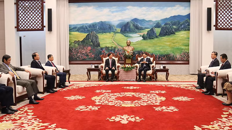 Đoàn đại biểu Quốc hội Việt Nam tiếp kiến Tổng Bí thư, Chủ tịch nước Lào Thongloun Sisoulith. (Ảnh: HẢI TIẾN)