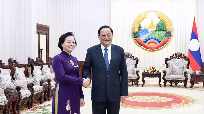 Bộ trưởng Nội vụ Phạm Thị Thanh Trà (bên trái) tại buổi tiếp kiến Thủ tướng Lào Sonexay Siphandone. Ảnh: Trịnh Dũng