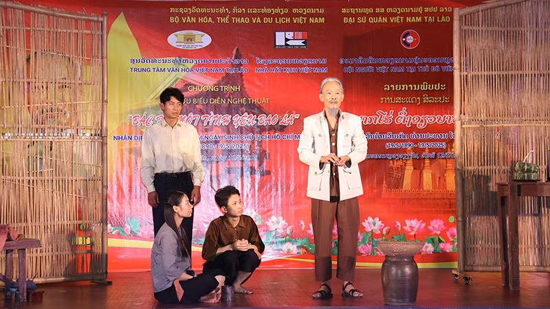 Vở kịch ngắn “Chuyện nhà chị Tín” mang lại nhiều cung bậc cảm xúc cho khán giả. (Ảnh: Hải Tiến)