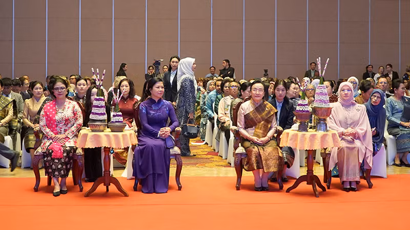 Phu nhân Ngô Phương Ly dự Hội thảo dệt may truyền thống ASEAN lần thứ 9. (Ảnh: HẢI TIẾN) Phu nhân Ngô Phương Ly dự Hội thảo dệt may truyền thống ASEAN lần thứ 9. (Ảnh: HẢI TIẾN)