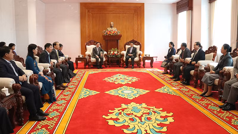 Đoàn đại biểu Quốc hội Việt Nam tiếp kiến Chủ tịch Quốc hội Lào Xaysomphone Phomvihane. Ảnh: Hải Tiến Đoàn đại biểu Quốc hội Việt Nam tiếp kiến Chủ tịch Quốc hội Lào Xaysomphone Phomvihane. Ảnh: Hải Tiến