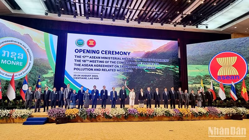 Phiên Khai mạc Hội nghị Bộ trưởng Môi trường ASEAN lần thứ 17. (Ảnh: TRỊNH DŨNG)