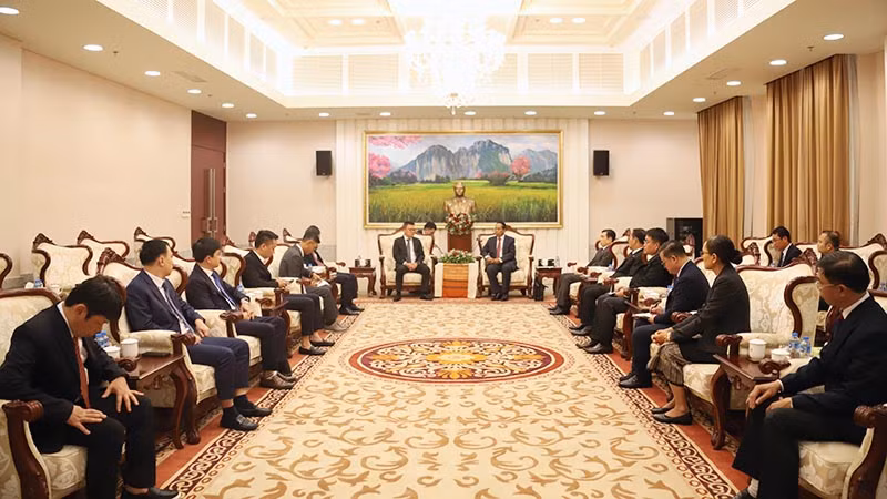 Quang cảnh buổi tiếp Đoàn Báo Nhân Dân của Thường trực Ban Bí thư Đảng Nhân dân Cách mạng Lào, Phó Chủ tịch nước Lào Bounthong Chitmany. (Ảnh: Hải Tiến) Quang cảnh buổi tiếp Đoàn Báo Nhân Dân của Thường trực Ban Bí thư Đảng Nhân dân Cách mạng Lào, Phó Chủ tịch nước Lào Bounthong Chitmany. (Ảnh: Hải Tiến)