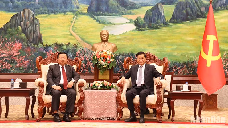 Tổng Bí thư, Chủ tịch nước Lào Thongloun Sisoulith tiếp đồng chí Nguyễn Xuân Thắng. Ảnh: Hải Tiến
