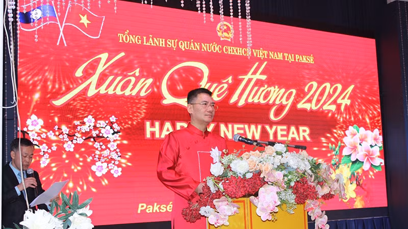 Tổng Lãnh sự Việt Nam tại Pakse Nguyễn Văn Trung phát biểu tại chương trình. (Ảnh: Hải Tiến) Tổng Lãnh sự Việt Nam tại Pakse Nguyễn Văn Trung phát biểu tại chương trình. (Ảnh: Hải Tiến)