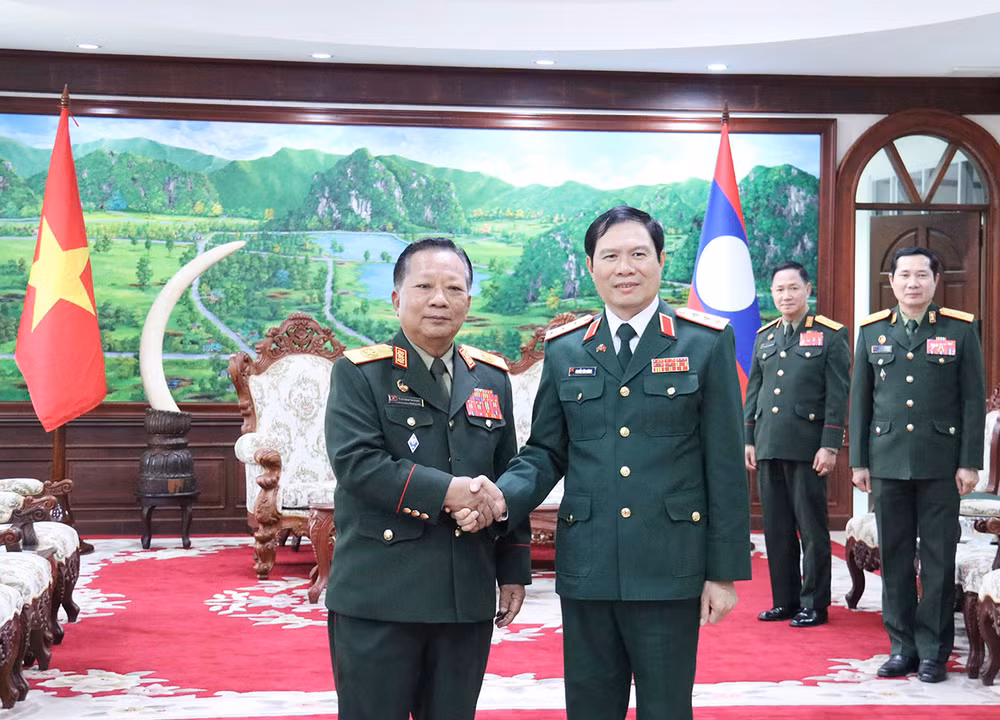 Đại tướng Chansamone Chanyalath và Thượng tướng Nguyễn Tân Cương tại buổi tiếp. Ảnh: Trịnh Dũng Đại tướng Chansamone Chanyalath và Thượng tướng Nguyễn Tân Cương tại buổi tiếp. Ảnh: Trịnh Dũng