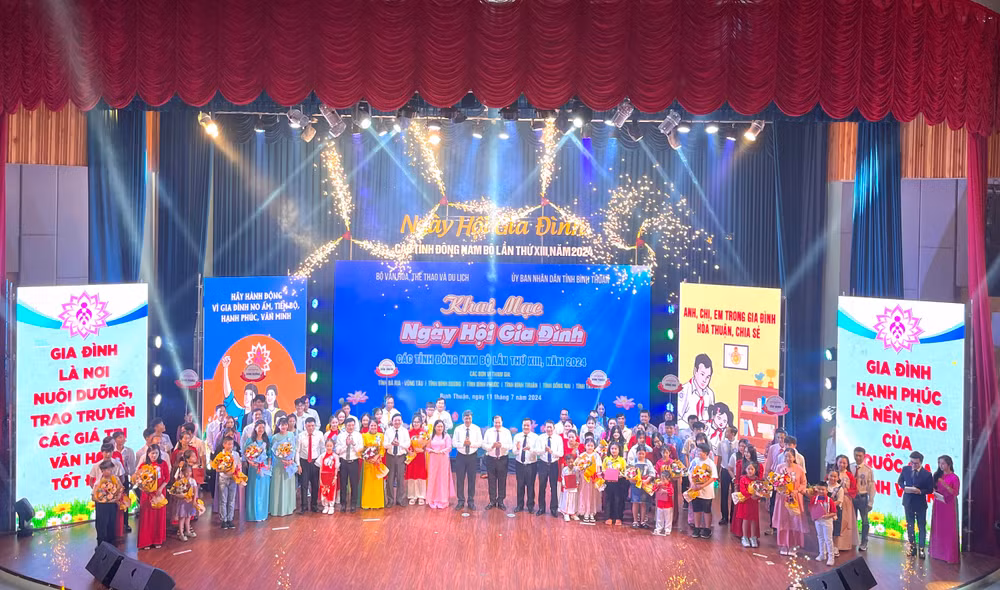 Ngày hội với sự tham gia của 18 gia đình. Ngày hội với sự tham gia của 18 gia đình.