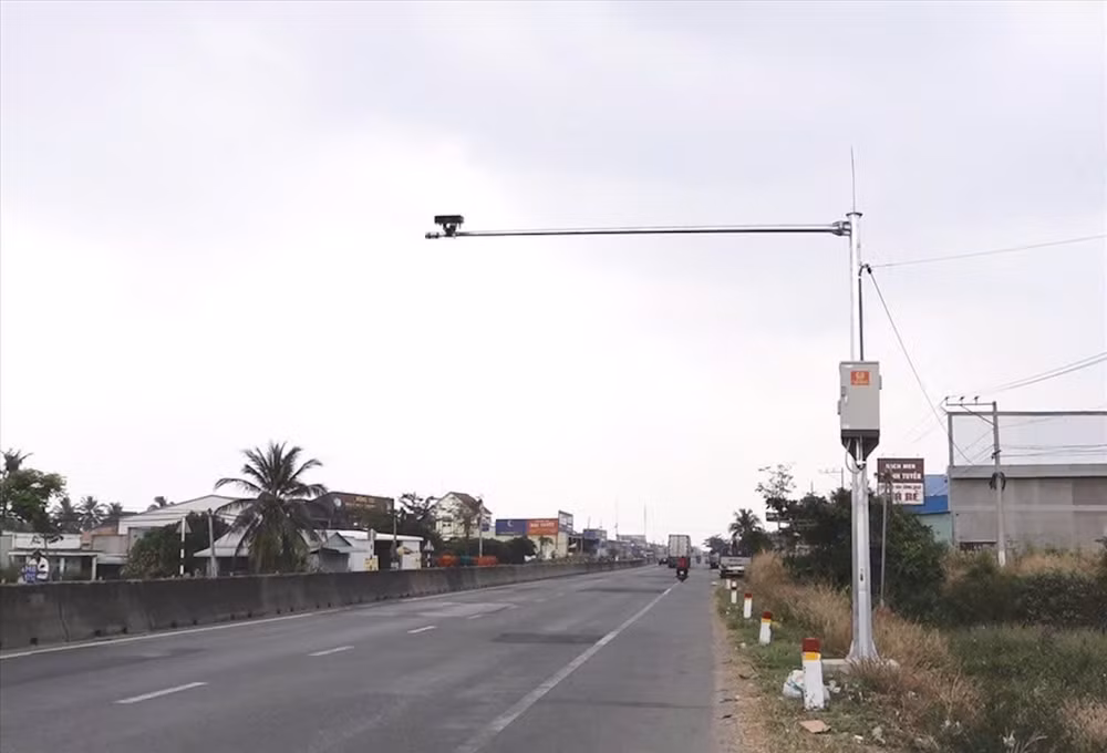 Camera đo tốc độ đa làn, giám sát ngày đêm, tự động có ghi hình. Camera đo tốc độ đa làn, giám sát ngày đêm, tự động có ghi hình.