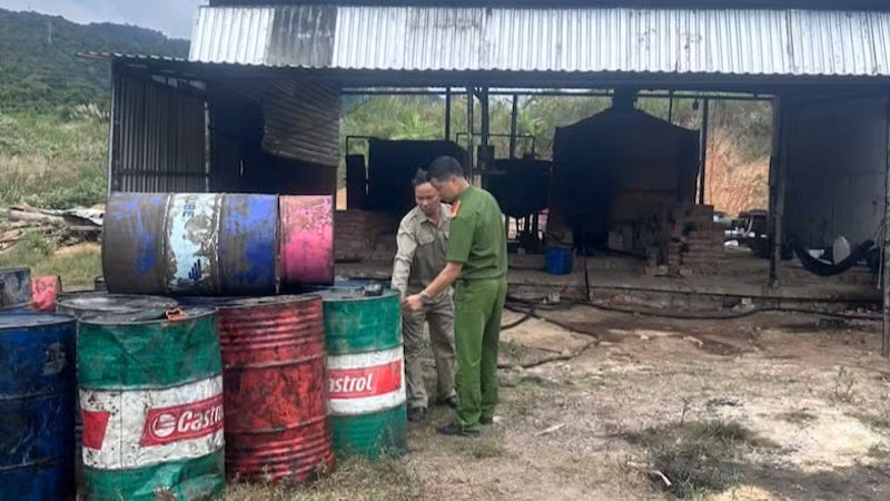 Khu vực tái chế nhớt.