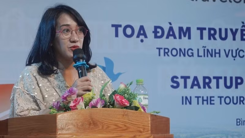 Bà Widya Listyowulan, Phó Chủ tịch phụ trách Chính sách Công và Quan hệ Chính phủ của Traveloka, trình bày nội dung “Công nghệ dẫn lối du lịch: Sáng tạo tương lai, kiến tạo sự nghiệp trong lĩnh vực du lịch thông minh”. Bà Widya Listyowulan, Phó Chủ tịch phụ trách Chính sách Công và Quan hệ Chính phủ của Traveloka, trình bày nội dung “Công nghệ dẫn lối du lịch: Sáng tạo tương lai, kiến tạo sự nghiệp trong lĩnh vực du lịch thông minh”.