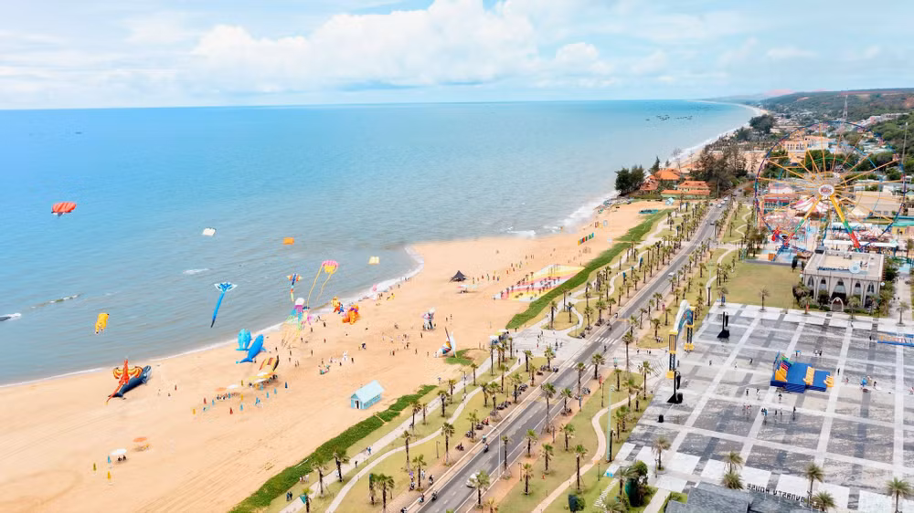 Nhiều hoạt động trên biển mới lạ sẽ thu hút du khách. Nhiều hoạt động trên biển mới lạ sẽ thu hút du khách.