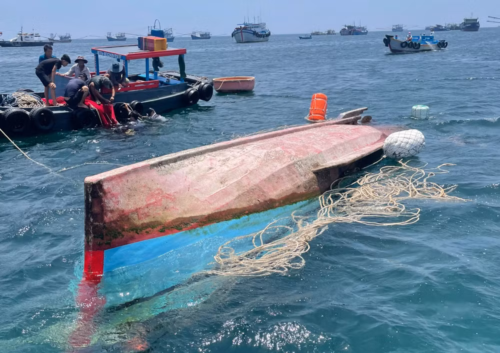 Hiện vẫn còn 1 thuyền viên mất tích.