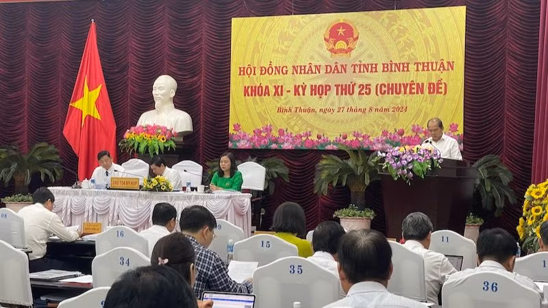 Hội đồng nhân dân tỉnh Bình Thuận xem xét, quyết định 13 nghị quyết quan trọng liên quan đến chủ trương đầu tư một số dự án, điều chỉnh các nguồn vốn đầu tư công. Hội đồng nhân dân tỉnh Bình Thuận xem xét, quyết định 13 nghị quyết quan trọng liên quan đến chủ trương đầu tư một số dự án, điều chỉnh các nguồn vốn đầu tư công.