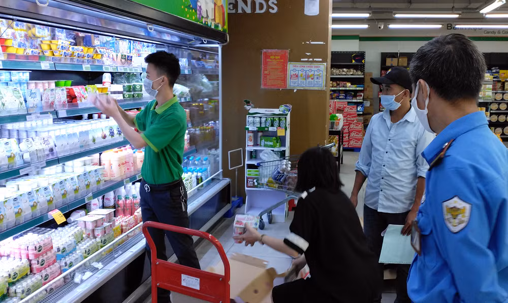 Cần hoàn thiện chính sách quản lý giá để bảo đảm quyền lợi của người tiêu dùng. (Ảnh NGỌC MAI)
