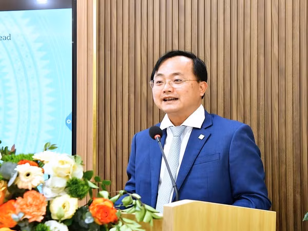 Ông Tô Huy Vũ phát biểu tại Lễ khai giảng. Ông Tô Huy Vũ phát biểu tại Lễ khai giảng.
