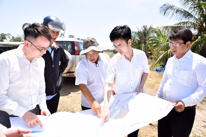 Các kiểm toán viên nỗ lực thực hiện nhiệm vụ.