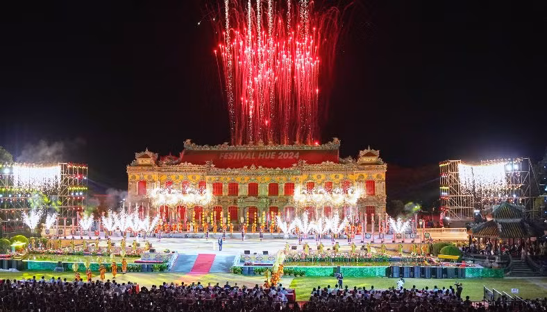Tuần lễ Festival nghệ thuật Quốc tế Huế 2024 đã đem lại cho Cố đô Huế sức sống mới, khẳng định vị thế là thành phố Festival đặc trưng của Việt Nam. Tuần lễ Festival nghệ thuật Quốc tế Huế 2024 đã đem lại cho Cố đô Huế sức sống mới, khẳng định vị thế là thành phố Festival đặc trưng của Việt Nam.