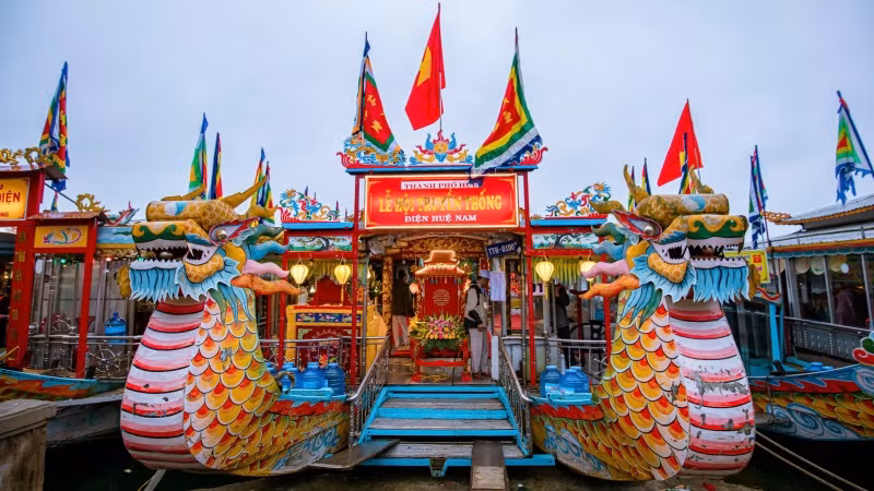 Lễ hội Điện Huệ Nam đã diễn ra đều đặn một năm hai lần vào tháng 3 và tháng 7 âm lịch.