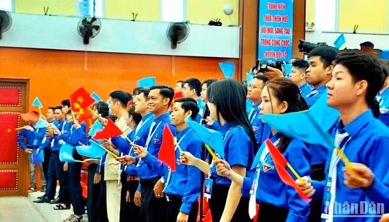 Tuổi trẻ Thừa Thiên Huế tiếp tục đoàn kết, tập hợp thanh niên, xây dựng Hội vững mạnh. Tuổi trẻ Thừa Thiên Huế tiếp tục đoàn kết, tập hợp thanh niên, xây dựng Hội vững mạnh.