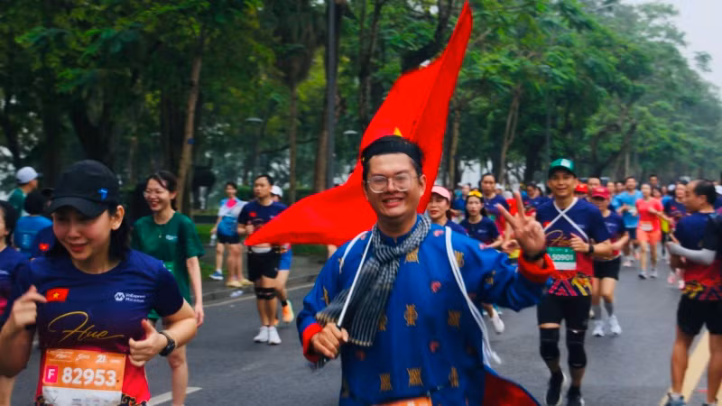 Sôi động Giải VnExpress Marathon Huế 2025 ảnh 12