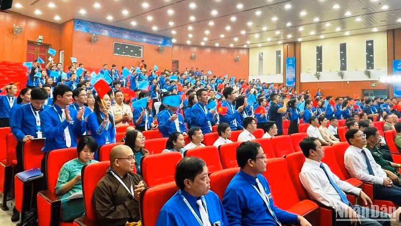 Lãnh đạo các sở, ban, ngành, đoàn thể và các địa phương cùng 250 đại biểu ưu tú tham dự tại Đại hội. Lãnh đạo các sở, ban, ngành, đoàn thể và các địa phương cùng 250 đại biểu ưu tú tham dự tại Đại hội.