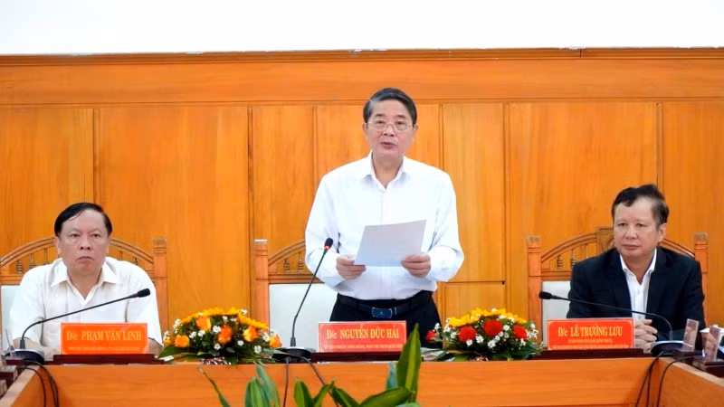 Phó Chủ tịch Quốc hội Nguyễn Đức Hải phát biểu ý kiến kết luận tại buổi làm việc.