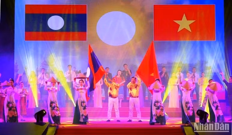 Chương trình nhằm tôn vinh tình hữu nghị thắm thiết đặc biệt Việt Nam-Lào.