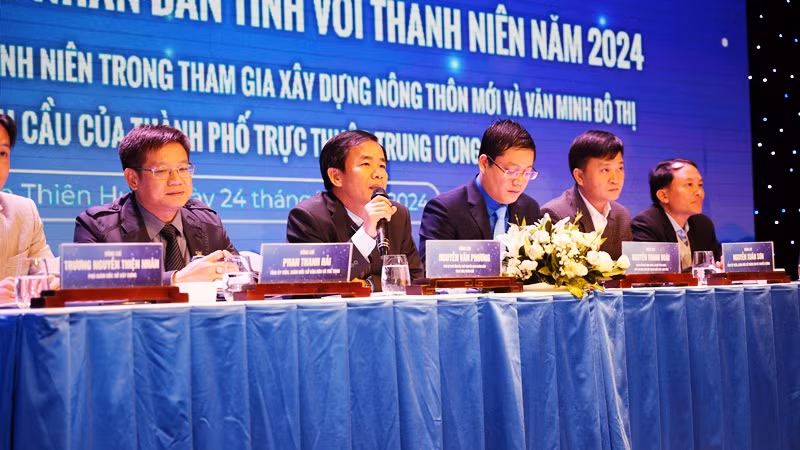 Chủ tịch Ủy ban nhân dân tỉnh Nguyễn Văn Phương cùng lãnh đạo các Sở, ban, ngành cấp tỉnh gởi gắm kỳ vọng thế hệ trẻ tiếp tục phát huy, tích cực tham gia xây dựng quê hương. Chủ tịch Ủy ban nhân dân tỉnh Nguyễn Văn Phương cùng lãnh đạo các Sở, ban, ngành cấp tỉnh gởi gắm kỳ vọng thế hệ trẻ tiếp tục phát huy, tích cực tham gia xây dựng quê hương.