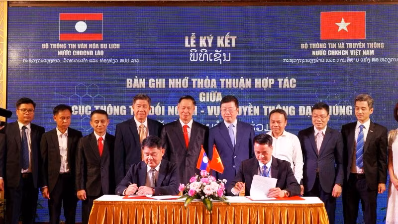 Lễ ký kết Biên bản ghi nhớ thỏa thuận hợp tác về công tác thông tin truyền thông đối ngoại giữa Cục Thông tin đối (Bộ Thông tin và Truyền thông) và Vụ Truyền thông đại chúng (Bộ Thông tin, Văn hoá và Du lịch Lào). Lễ ký kết Biên bản ghi nhớ thỏa thuận hợp tác về công tác thông tin truyền thông đối ngoại giữa Cục Thông tin đối (Bộ Thông tin và Truyền thông) và Vụ Truyền thông đại chúng (Bộ Thông tin, Văn hoá và Du lịch Lào).