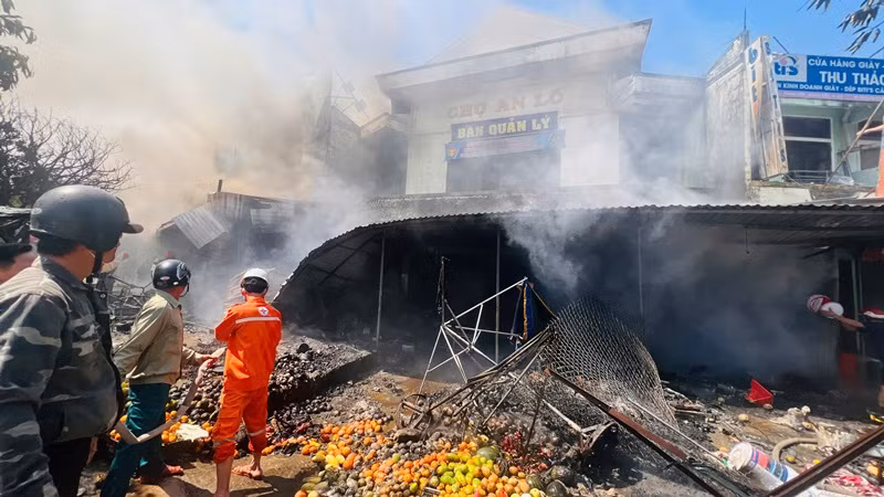 Nguyên nhân cũng như thiệt hại do vụ cháy gây ra đang được xác minh, thống kê. Nguyên nhân cũng như thiệt hại do vụ cháy gây ra đang được xác minh, thống kê.