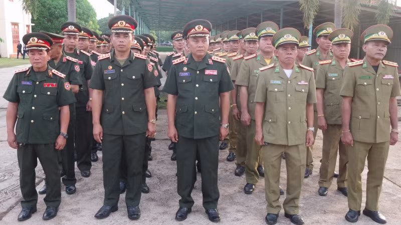 Lực lượng vũ trang tỉnh Salavan đến dự buổi lễ.
