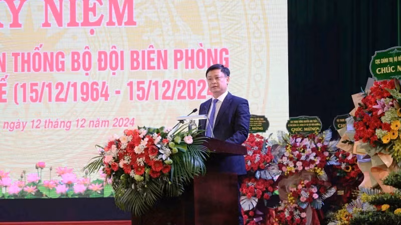 Phó Chủ tịch Thường trực Ủy ban nhân dân tỉnh Nguyễn Thanh Bình đọc diễn văn kỷ niệm. Phó Chủ tịch Thường trực Ủy ban nhân dân tỉnh Nguyễn Thanh Bình đọc diễn văn kỷ niệm.