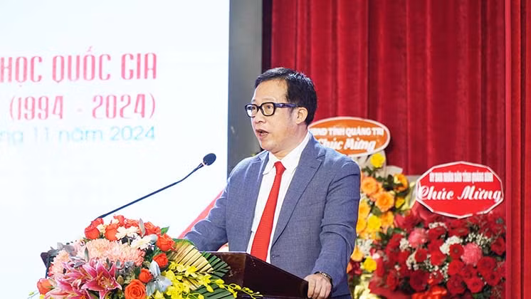 Phó Giáo sư, Tiến sĩ Lê Anh Phương, Giám đốc Đại học Huế phát biểu tại hội thảo.