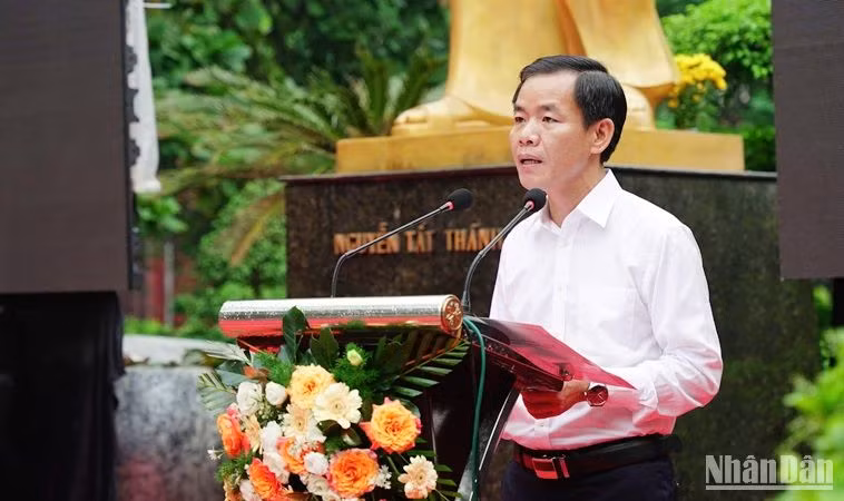 Chủ tịch Ủy ban nhân dân tỉnh Thừa Thiên Huế Nguyễn Văn Phương phát biểu. Chủ tịch Ủy ban nhân dân tỉnh Thừa Thiên Huế Nguyễn Văn Phương phát biểu.