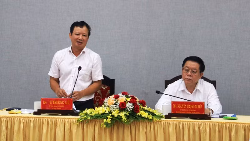 Bí thư Tỉnh ủy Thừa Thiên Huế Lê Trường Lưu phát biểu ý kiến tại buổi làm việc. Bí thư Tỉnh ủy Thừa Thiên Huế Lê Trường Lưu phát biểu ý kiến tại buổi làm việc.