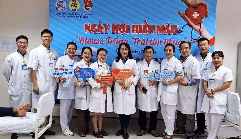 Công đoàn cùng Đoàn thanh niên Hồ Chí Minh của Bệnh viện Trung ương Huế tổ chức ngày hội hiến máu tình nguyện “Blouse trắng, trái tim hồng”.