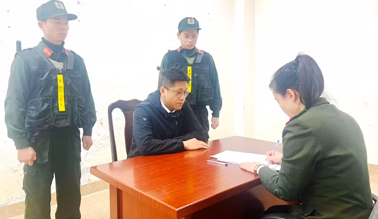 Đối tượng Lương Hoàng Nhật Nam tại cơ quan điều tra. (Ảnh: Công an)