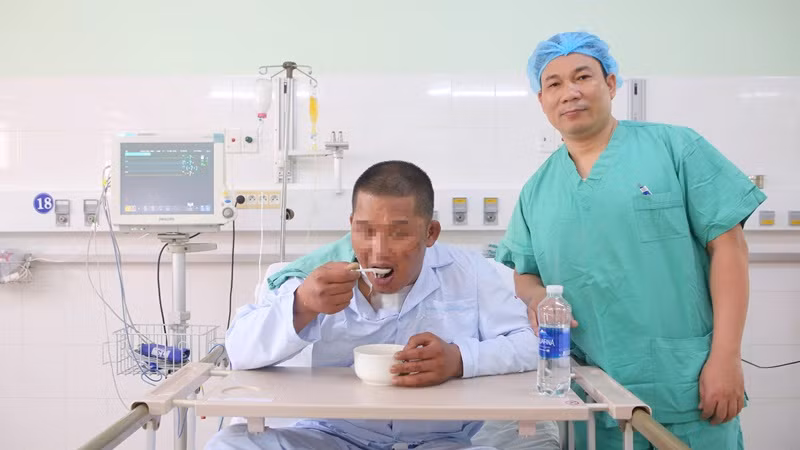 Người bệnh được theo dõi đặc biệt và đã ổn định sau ca ghép. Người bệnh được theo dõi đặc biệt và đã ổn định sau ca ghép.