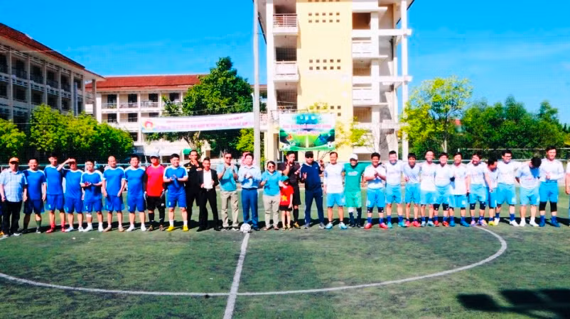 Các trận thi đấu môn bóng đá nam mở màn cho giải Giải bóng đá Hội thao ngành giáo dục nghề nghiệp mở rộng tỉnh Thừa Thiên Huế năm 2023. Các trận thi đấu môn bóng đá nam mở màn cho giải Giải bóng đá Hội thao ngành giáo dục nghề nghiệp mở rộng tỉnh Thừa Thiên Huế năm 2023.