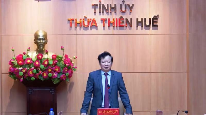 Đồng chí Bí thư Tỉnh ủy tin tưởng Báo Thừa Thiên Huế sẽ có những giải pháp mới, hiệu quả, ngày càng phát triển.