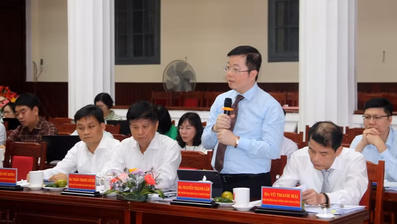 Lãnh đạo Bộ Thông tin và Truyền thông phát biểu ý kiến tại buổi làm việc. Lãnh đạo Bộ Thông tin và Truyền thông phát biểu ý kiến tại buổi làm việc.