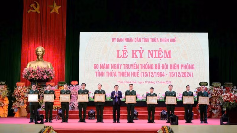10 tập thể của Bộ đội Biên phòng tỉnh vinh dự được nhận Bằng khen của Chủ tịch Ủy ban nhân dân tỉnh. 10 tập thể của Bộ đội Biên phòng tỉnh vinh dự được nhận Bằng khen của Chủ tịch Ủy ban nhân dân tỉnh.