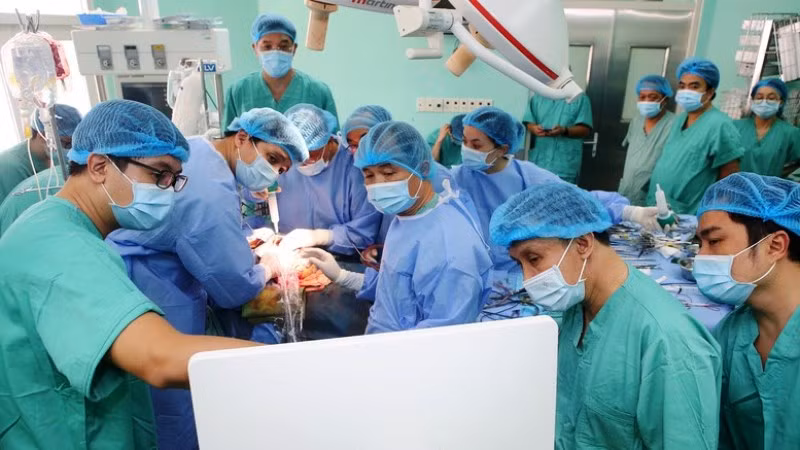 Đội ngũ y bác sĩ của Bệnh viện Trung ương Huế đã lập nên nhiều kỷ lục về ghép tạng, cứu sống nhiều bệnh nhân. (ảnh: Th. Hiển)