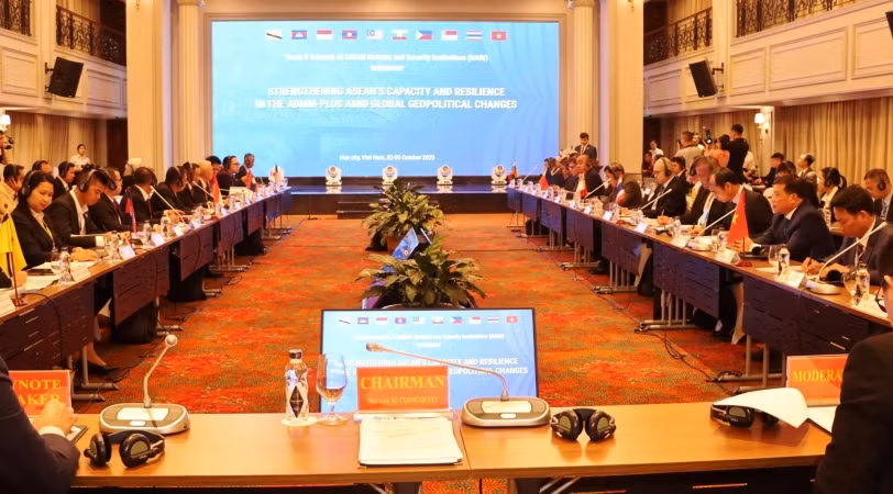 Các đại biểu chia sẻ trao đổi về những khó khăn, thách thức đặt ra đối với ASEAN trước những biến động địa chính trị thế giới và khu vực.