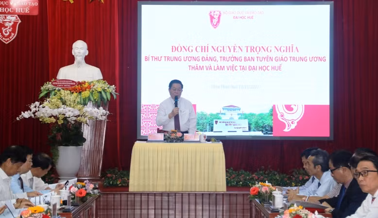 Trưởng Ban Tuyên giáo Trung ương Nguyễn Trọng Nghĩa phát biểu kết luận tại buổi làm việc. Trưởng Ban Tuyên giáo Trung ương Nguyễn Trọng Nghĩa phát biểu kết luận tại buổi làm việc.